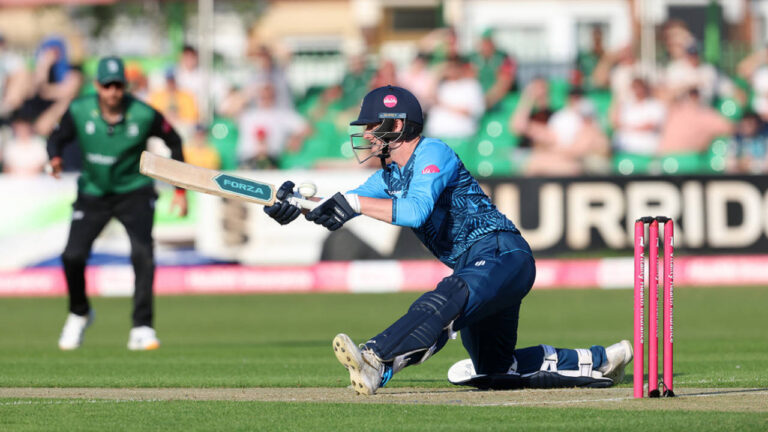 Donald demolition job seals local bragging rights for Derbyshire – ডার্বিশায়ারের দুর্দান্ত জয়: নটিংহ্যামশায়ারের বিপক্ষে ডোনাল্ডের বিধ্বংসী ব্যাটিং
